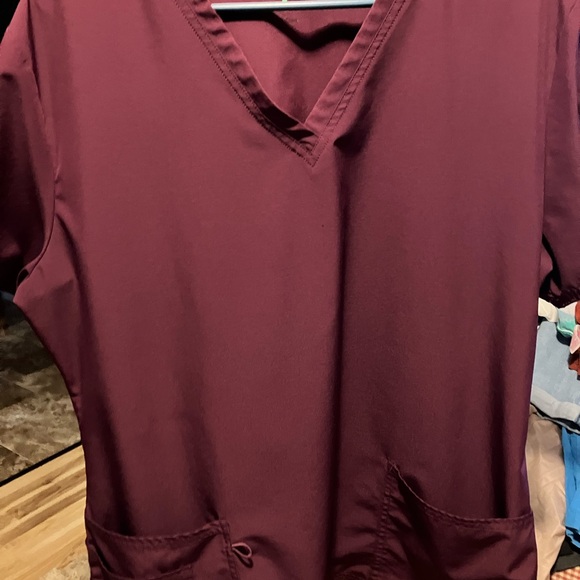 BUNDLE OF 8 SCRUB TOPS - Picture 7 of 15